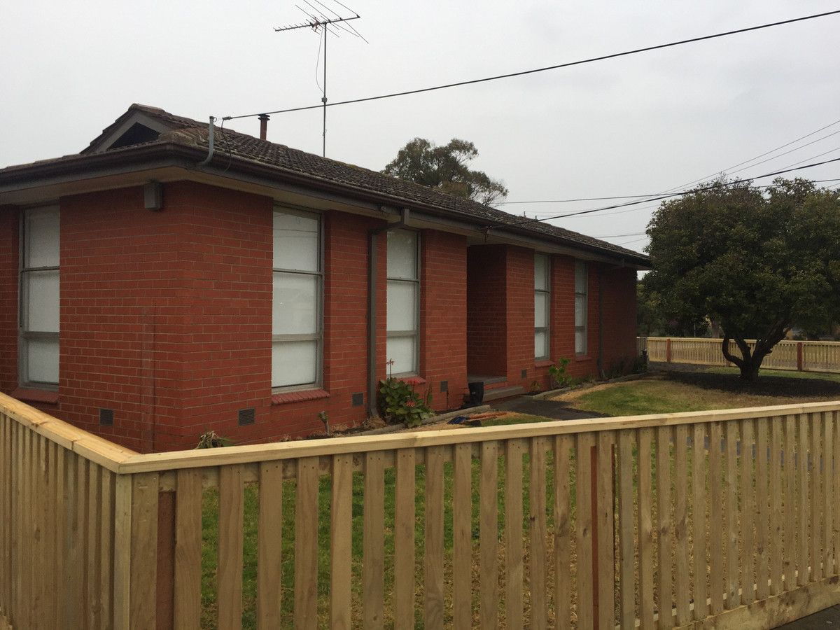 3 bedrooms House in 2 Carmarthen Drive CORIO VIC, 3214