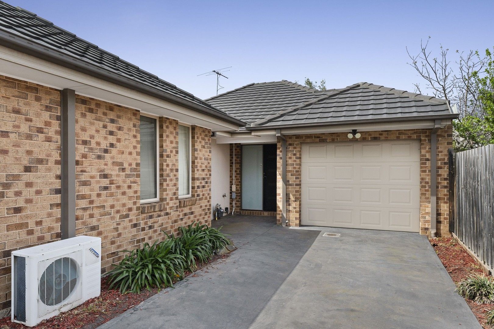 2 bedrooms Villa in 4/10 Kelsby Street RESERVOIR VIC, 3073