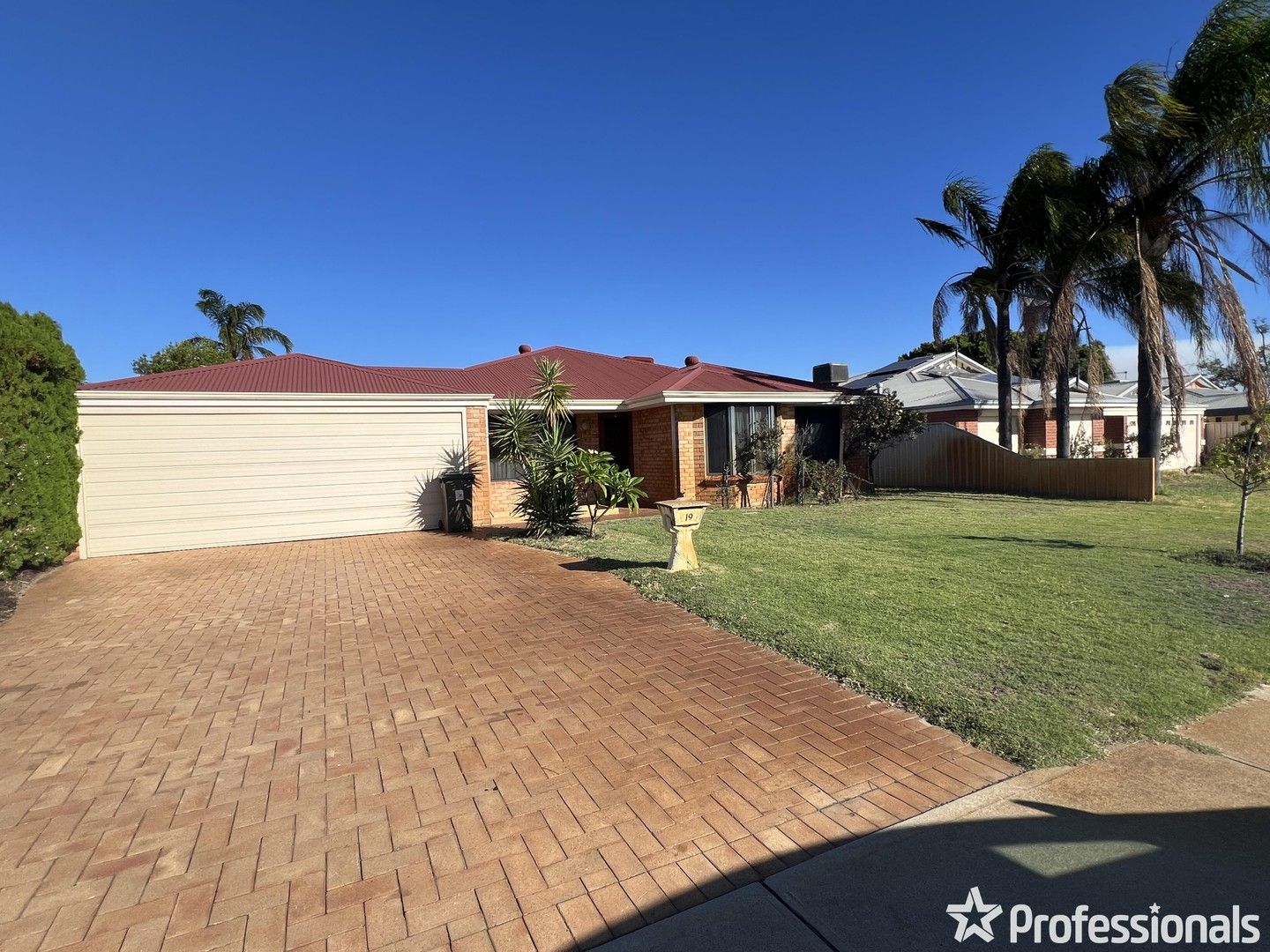 4 bedrooms House in 19 St John Road WATTLE GROVE WA, 6107