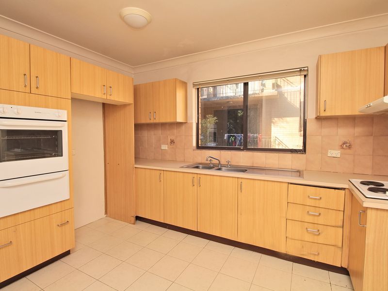 2/211 Hawkesbury Road, Westmead NSW 2145, Image 2