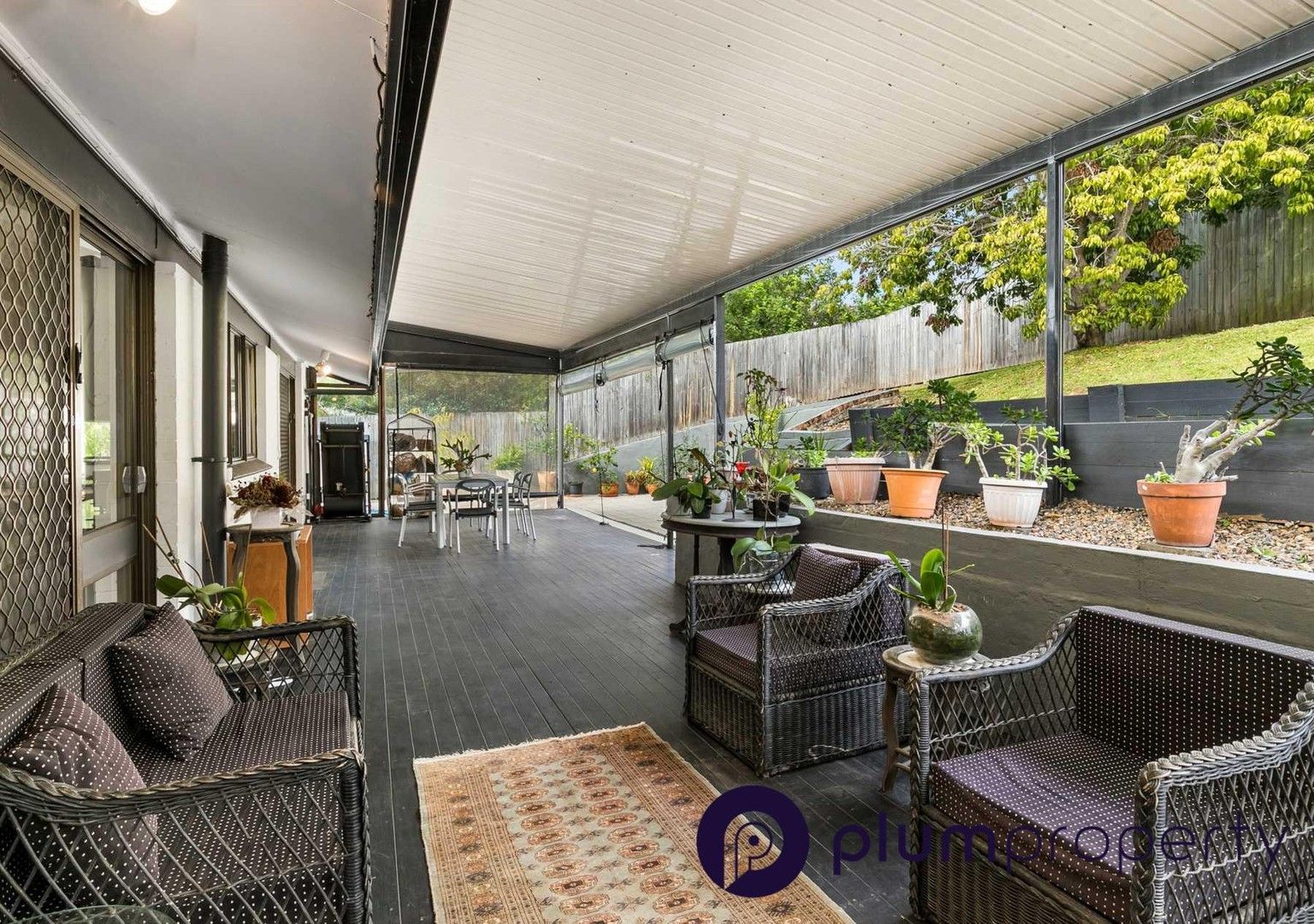 5 bedrooms House in 16 Struan Street CHAPEL HILL QLD, 4069