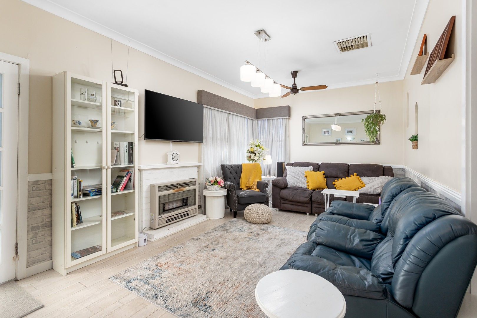 2 bedrooms Apartment / Unit / Flat in 16A Moolyeen Road CAREY PARK WA, 6230