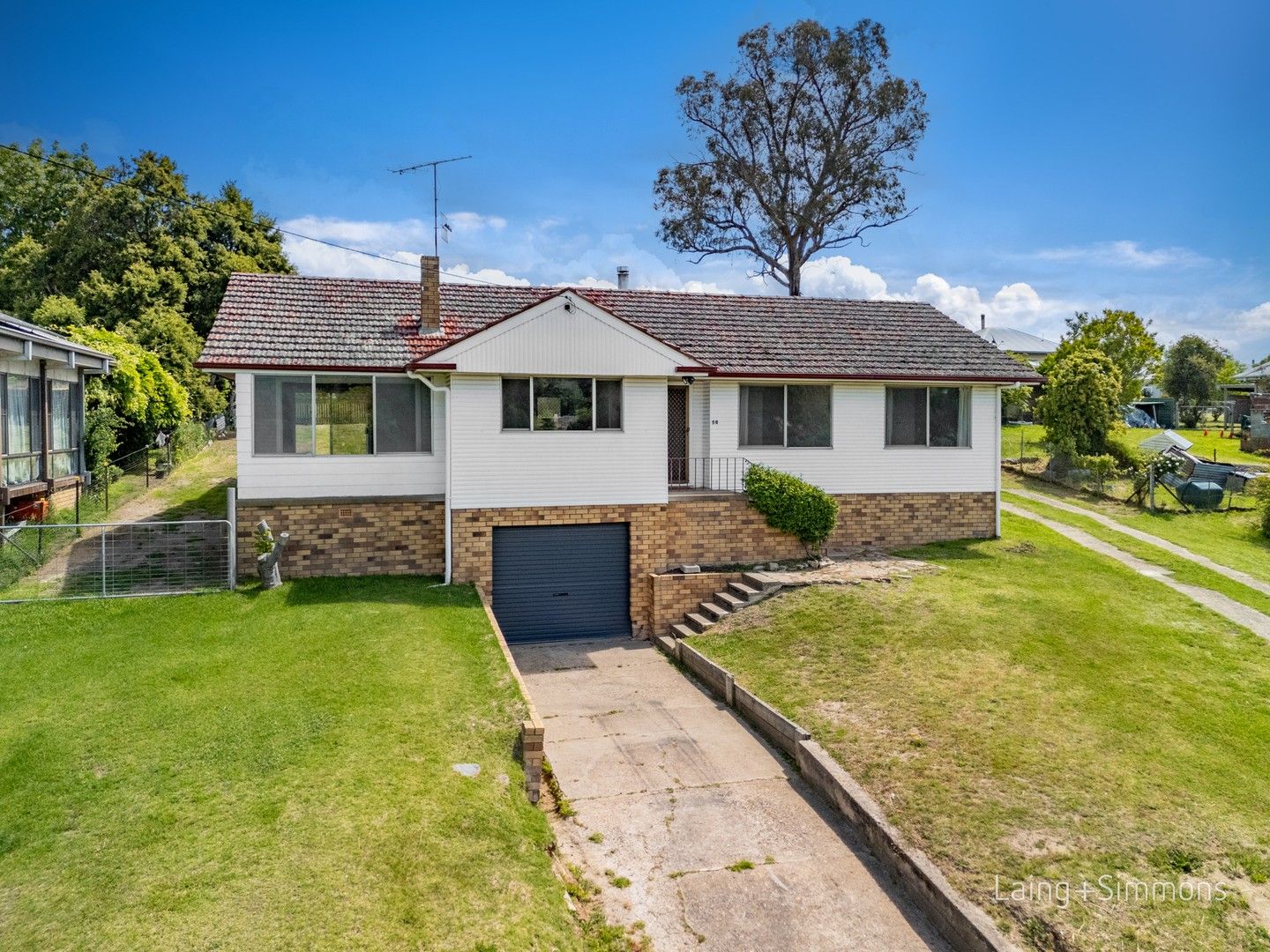 3 bedrooms House in 56 Salisbury Street URALLA NSW, 2358
