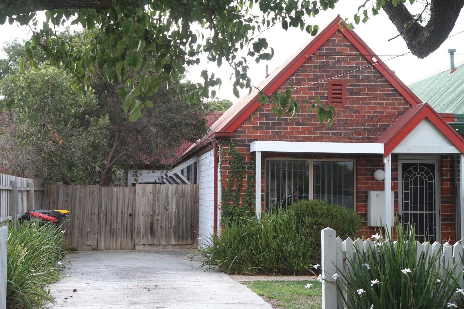 3 bedrooms Apartment / Unit / Flat in 26A Cambro Road CLAYTON VIC, 3168