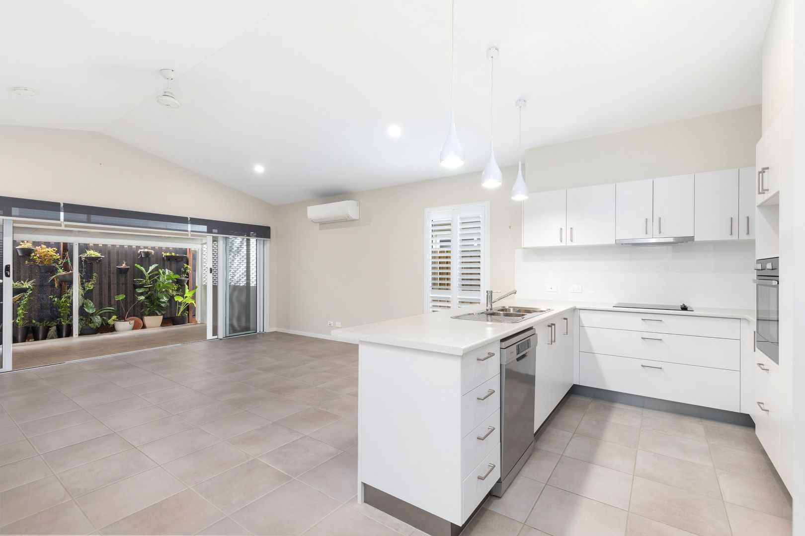 69/2-20 Island View Drive, Urangan QLD 4655, Image 2