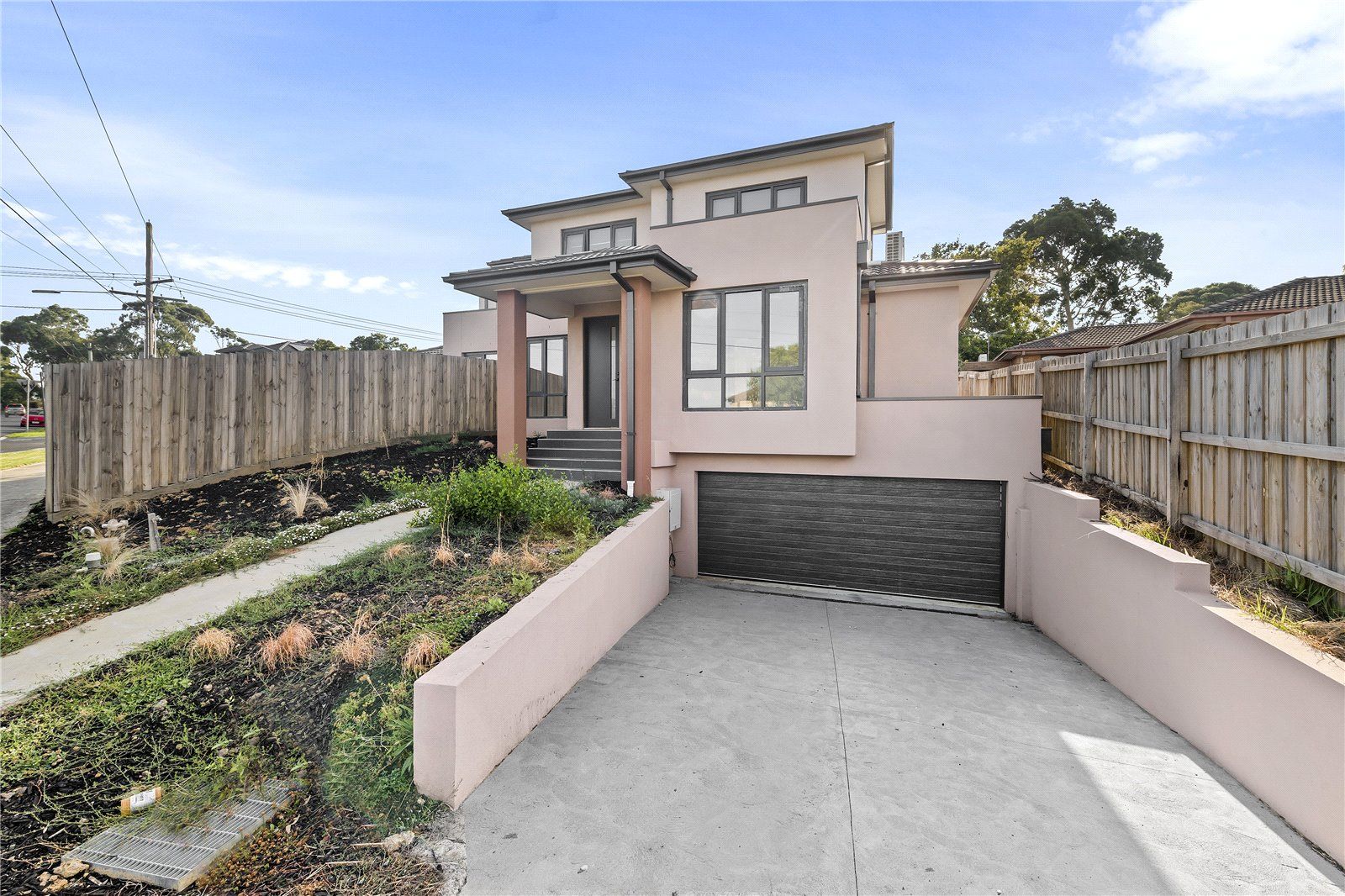 4 bedrooms House in 1/17A Doynton Parade MOUNT WAVERLEY VIC, 3149
