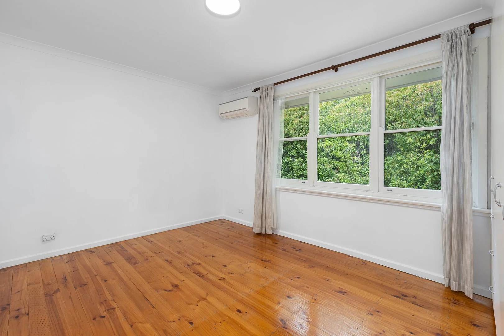 Additional image 6 of 4 Carnegie Cres, Narrabundah ACT 2604