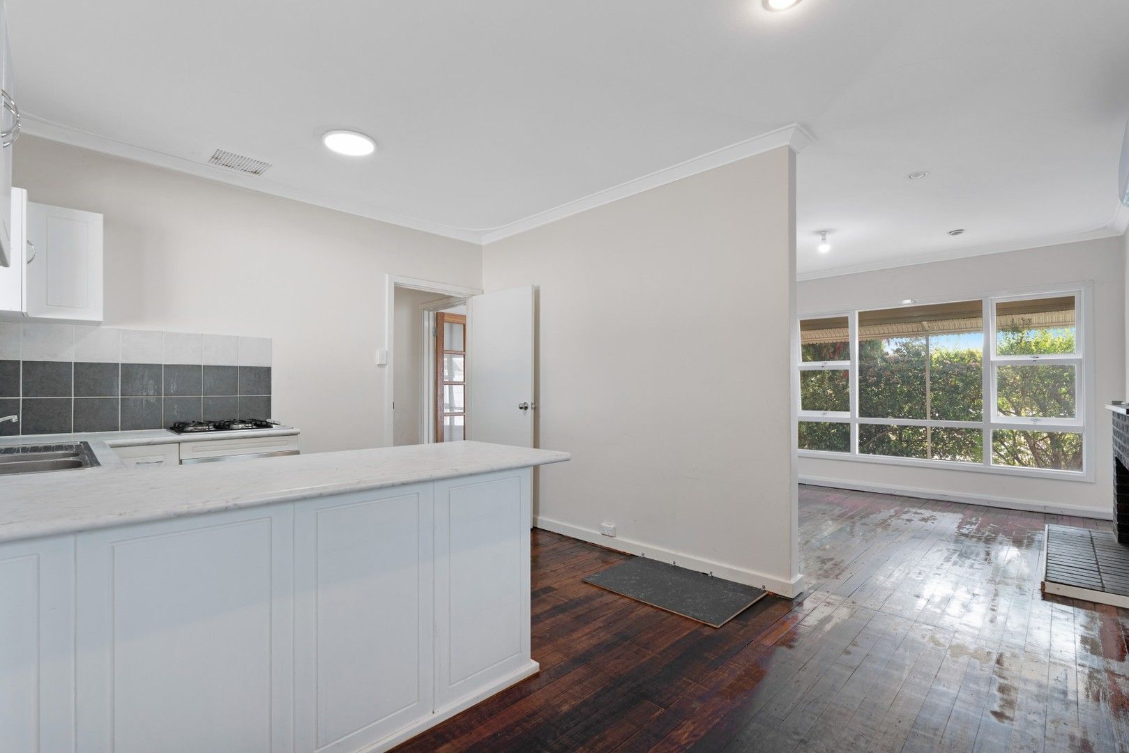 3 bedrooms House in 4 Yale Road THORNLIE WA, 6108