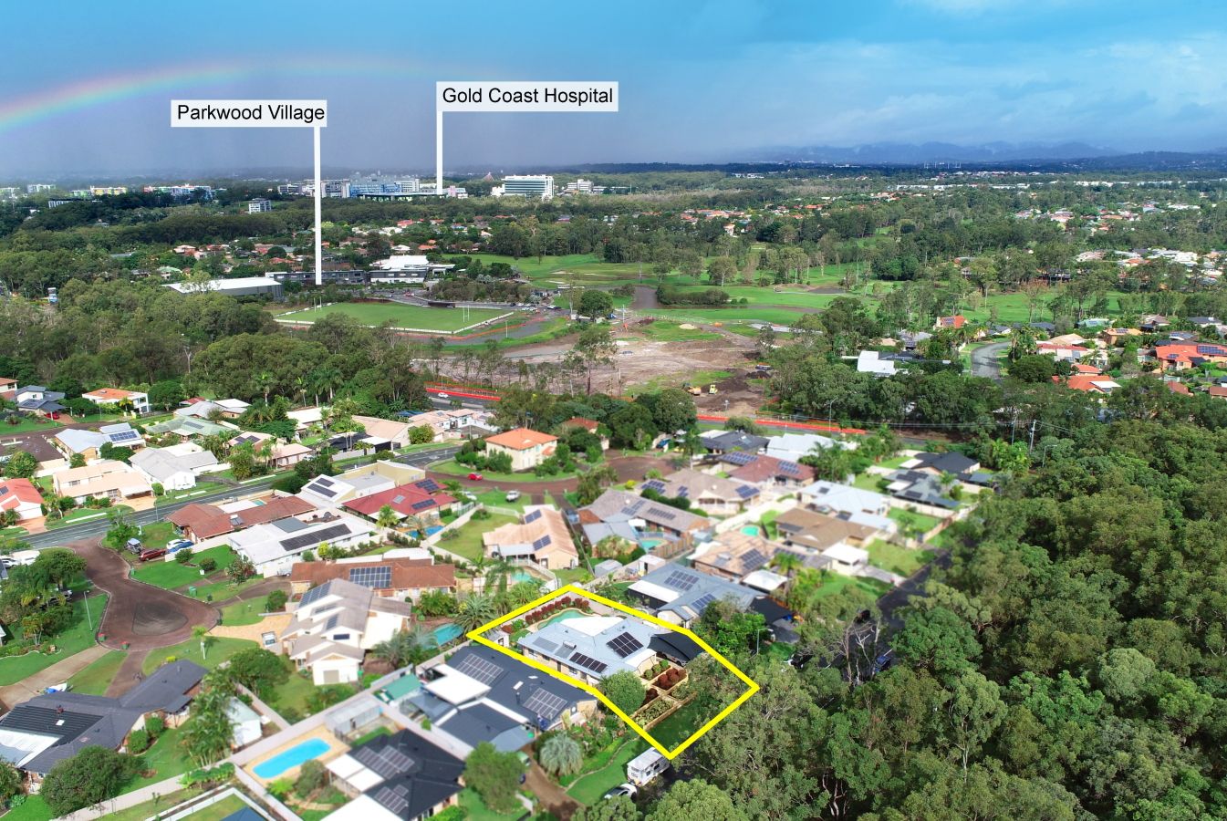 4 bedrooms House in 13 Captain Cook Close ARUNDEL QLD, 4214