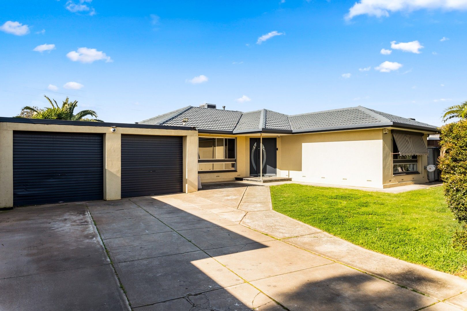4 bedrooms House in 27 Wellington Avenue PARAFIELD GARDENS SA, 5107