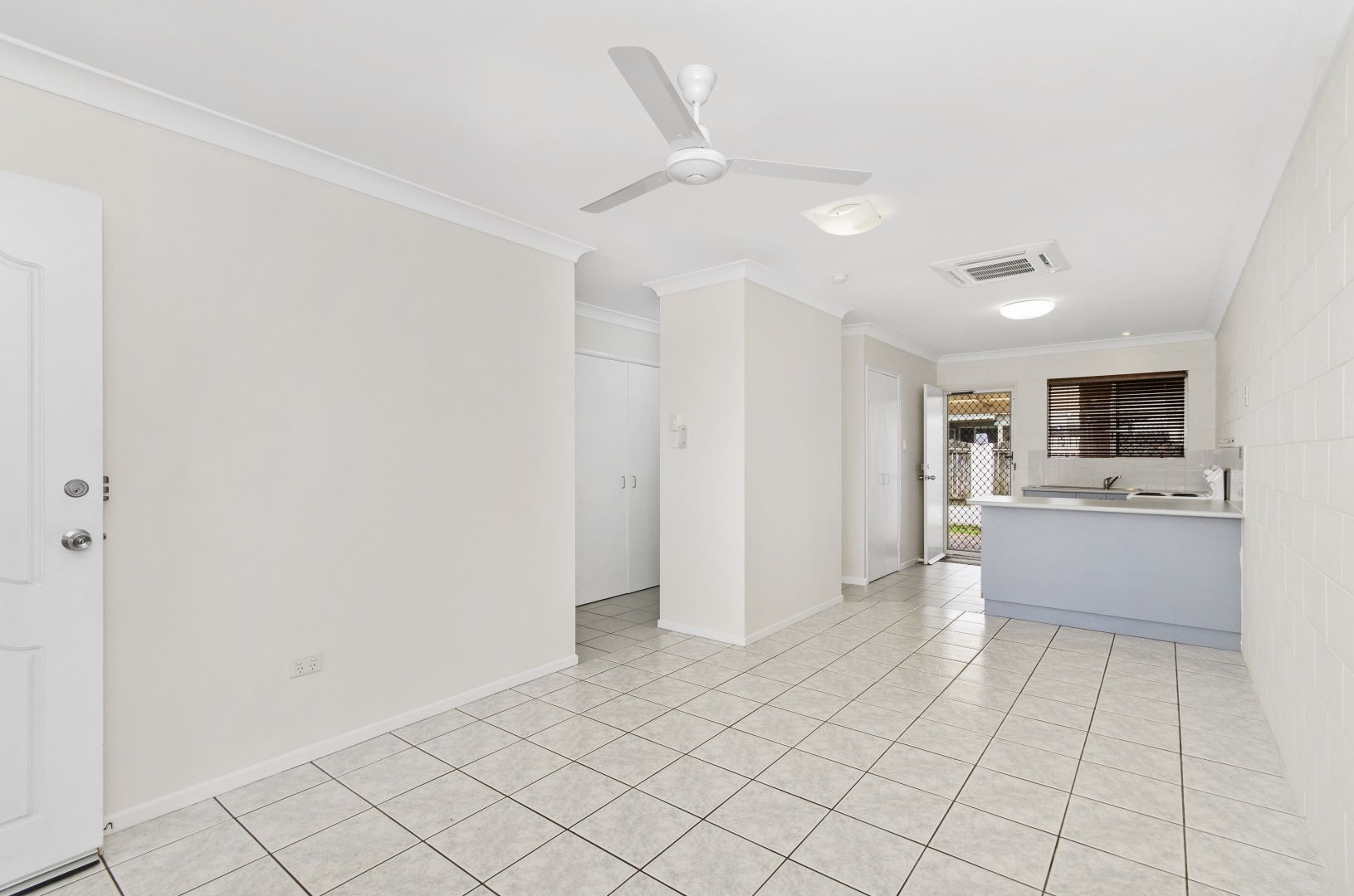 10/28 Henry Street,, West End QLD 4810, Image 2