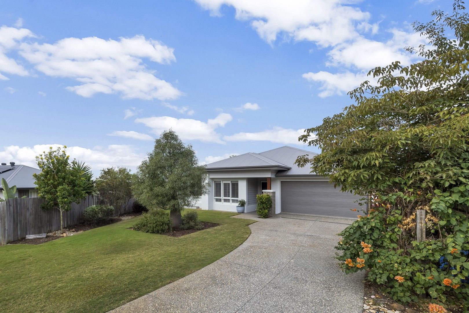 6 bedrooms House in 10 Ruiz Court AUGUSTINE HEIGHTS QLD, 4300