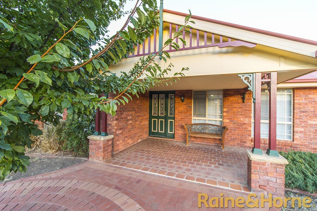24 Clearwater Place, Dubbo NSW 2830, Image 2