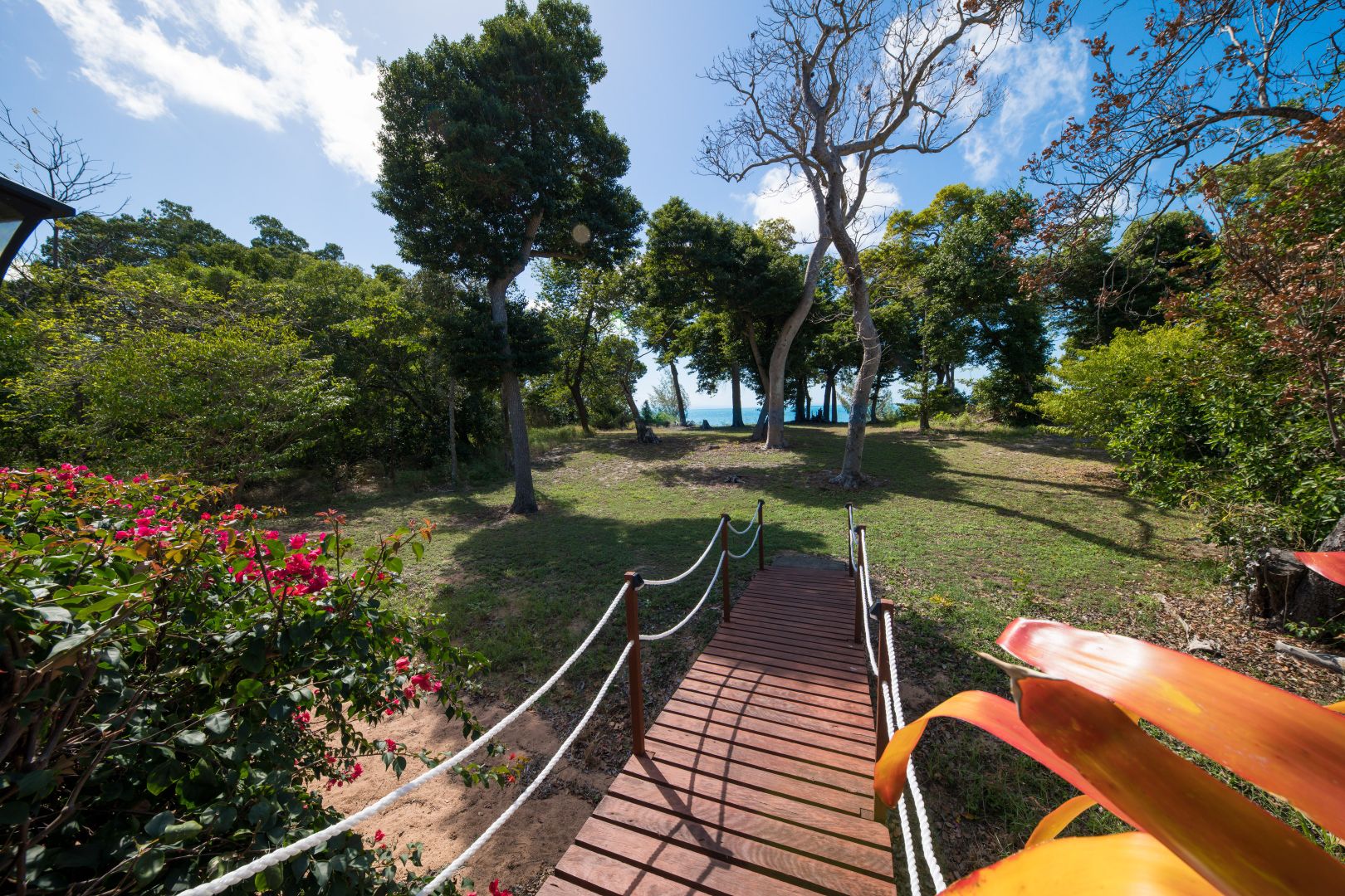 110 Gloucester Avenue, Hideaway Bay QLD 4800, Image 2