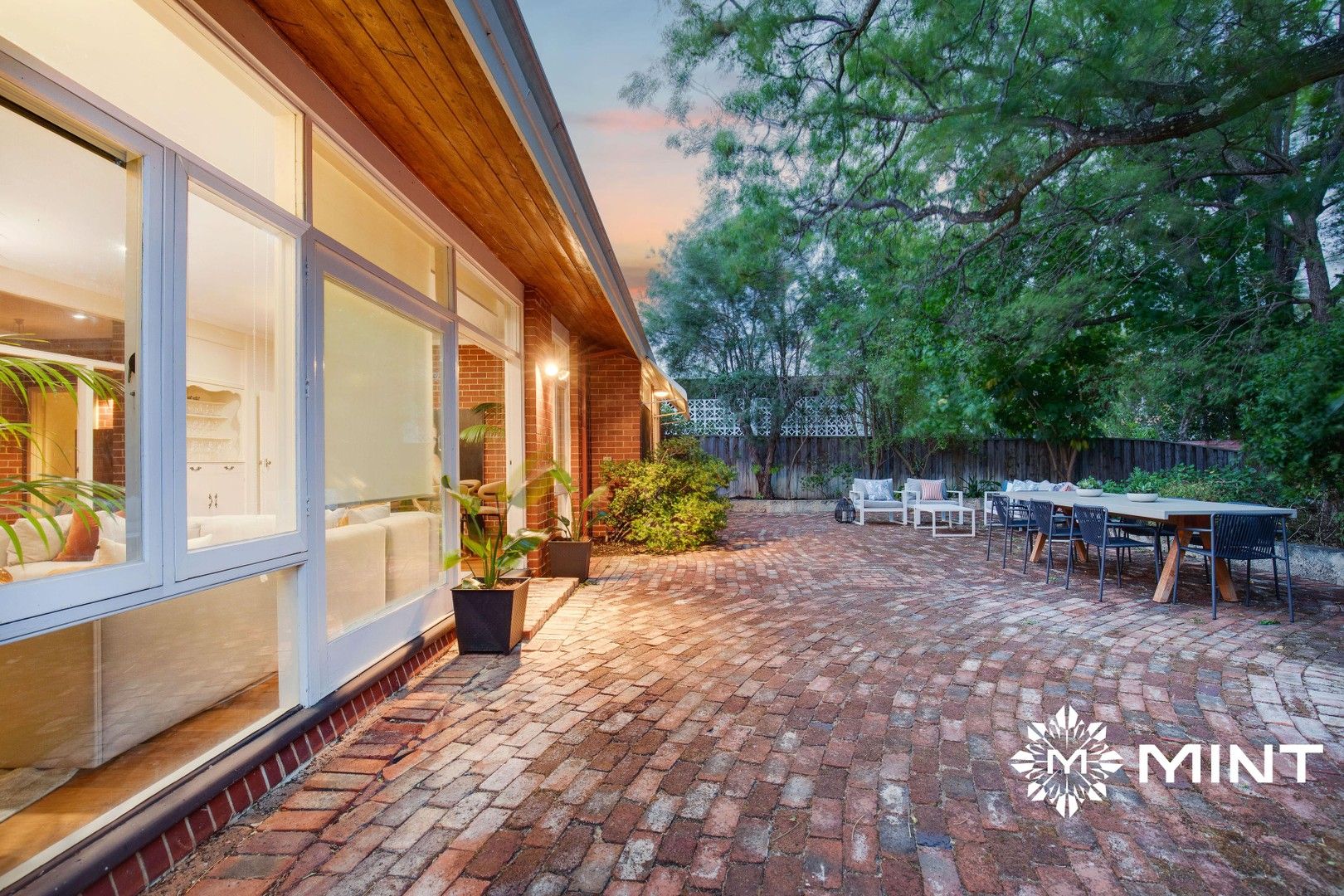 4 bedrooms House in 26 Donegal Road FLOREAT WA, 6014