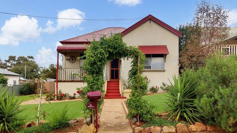 3 bedrooms House in 27 Dalley Street JUNEE NSW, 2663