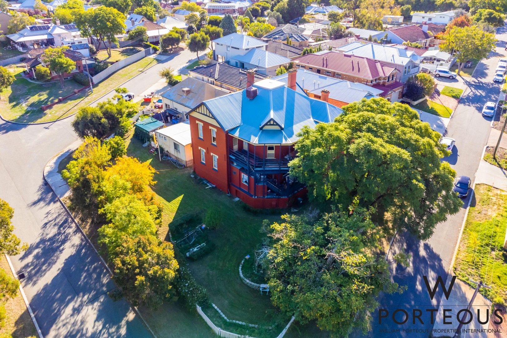 10 bedrooms House in 1 River Street BASSENDEAN WA, 6054