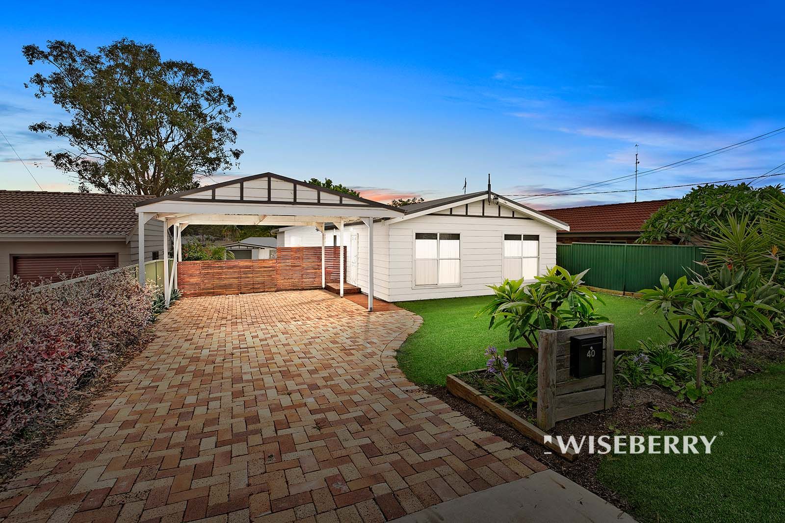 40 Campbell Parade, Mannering Park NSW 2259, Image 0