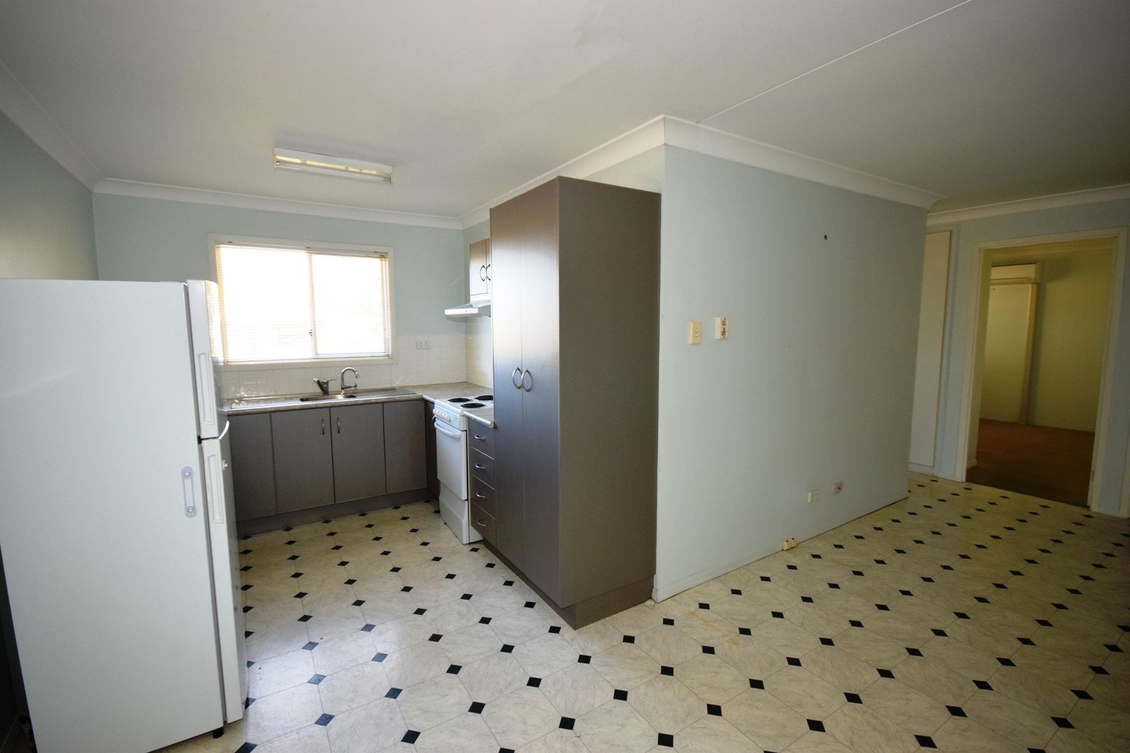 1/99 Crane Street, Longreach QLD 4730, Image 2