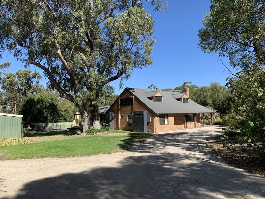 6 bedrooms House in 11 Doryanthes Place WANNEROO WA, 6065