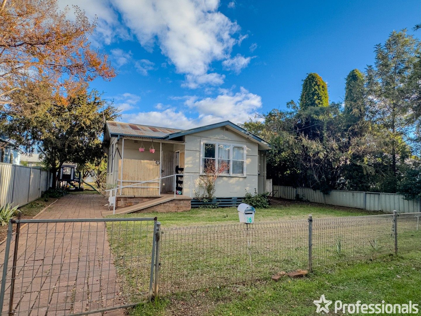 26 Stewart Avenue, West Tamworth NSW 2340, Image 0