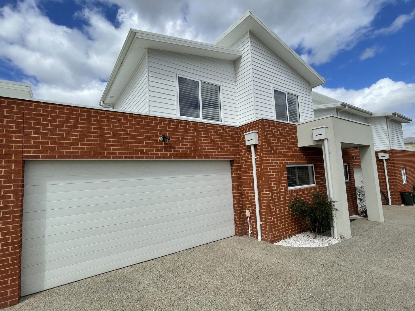 4 bedrooms Townhouse in 2/4 Moama Crescent PASCOE VALE SOUTH VIC, 3044