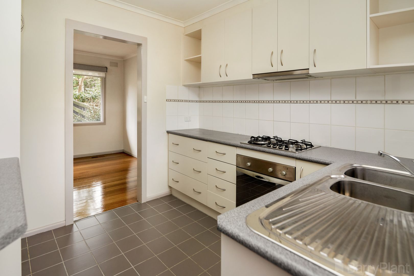 2/2 Berry Avenue, Mitcham VIC 3132, Image 2