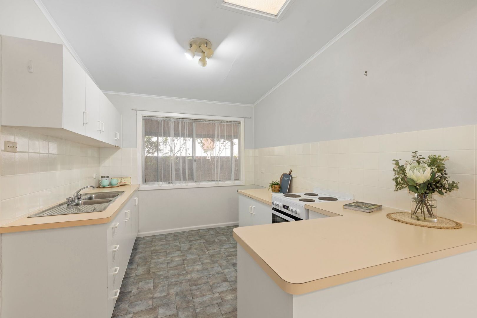 11 Crag Road, Batehaven NSW 2536, Image 2