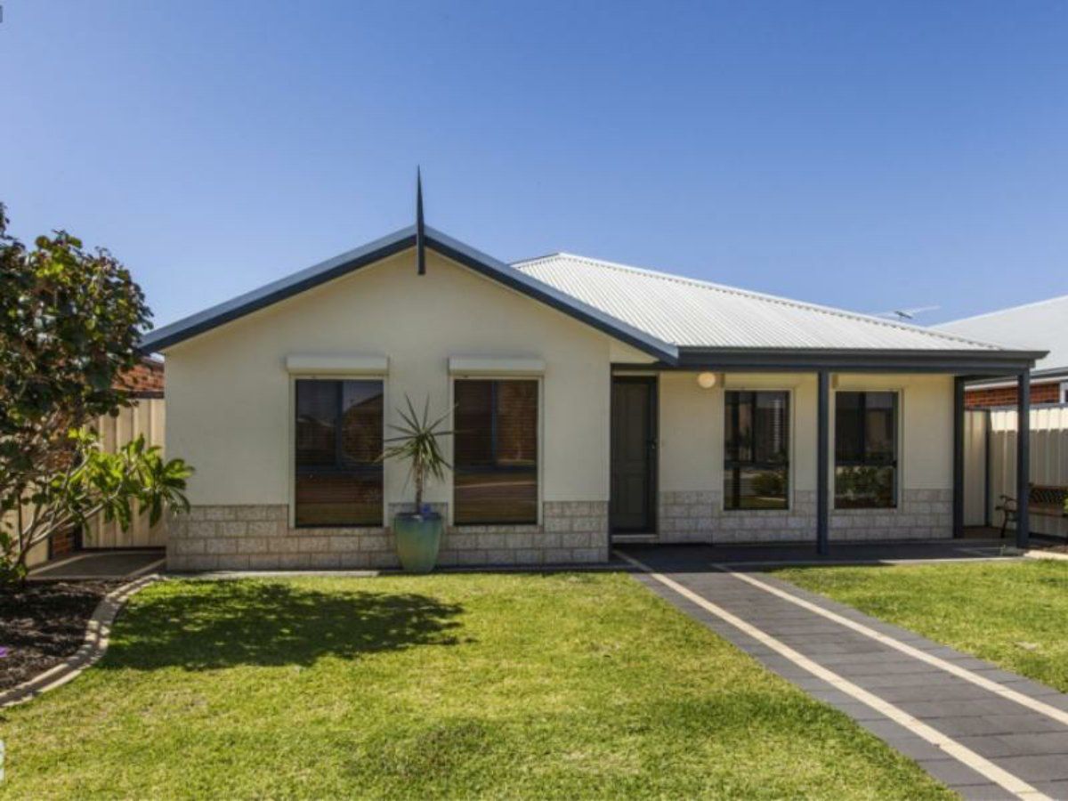 4 bedrooms House in 17 Lagrange Street SUCCESS WA, 6164