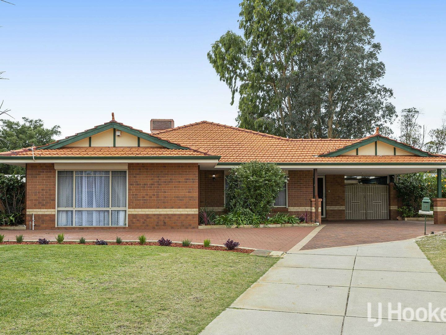 5 bedrooms House in 12 Walker Place GOSNELLS WA, 6110