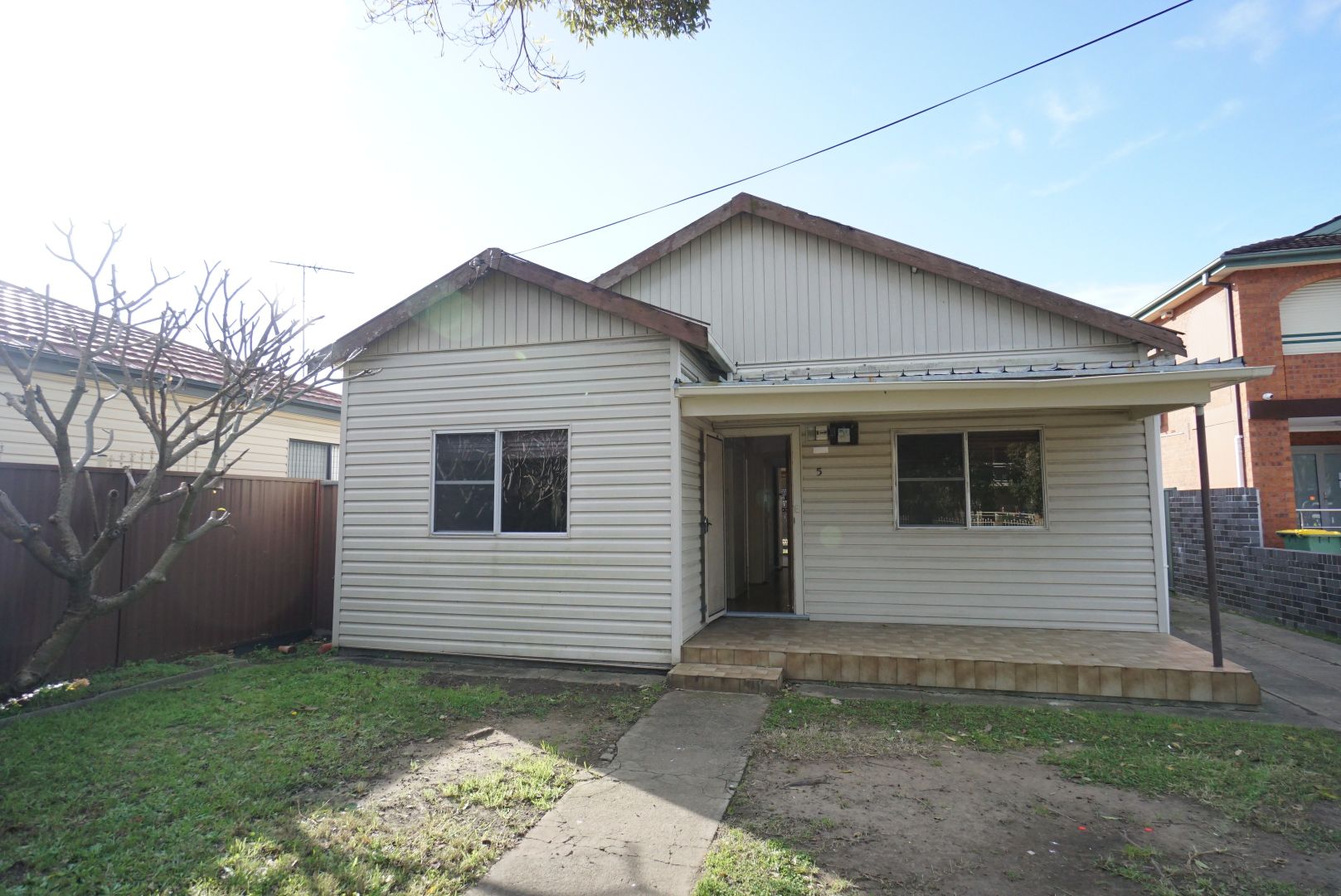 4 bedrooms House in 5 Cambridge Avenue BANKSTOWN NSW, 2200
