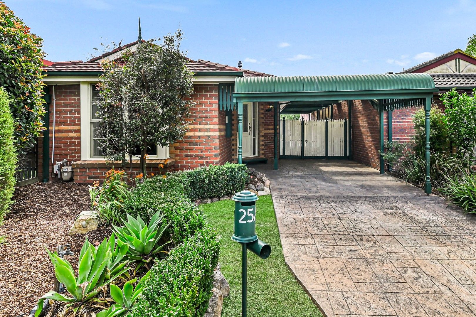 3 bedrooms House in 25A Nullica Court BERWICK VIC, 3806