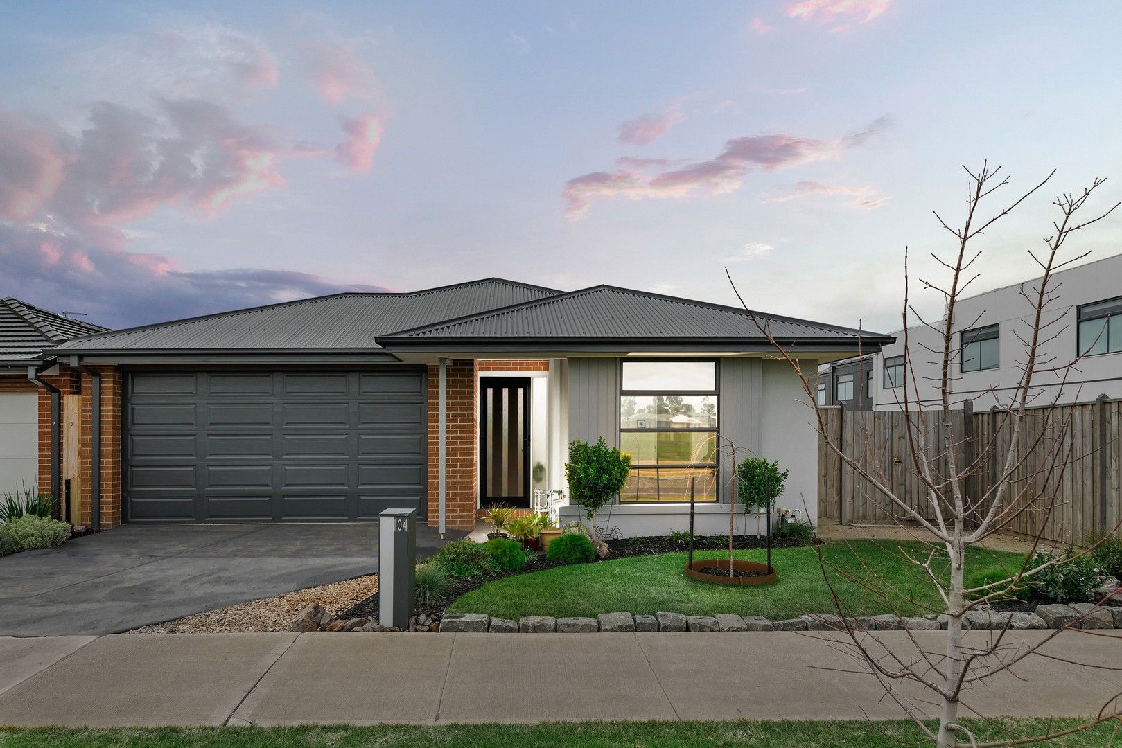 4 bedrooms House in 104 Montego Boulevard SUNBURY VIC, 3429
