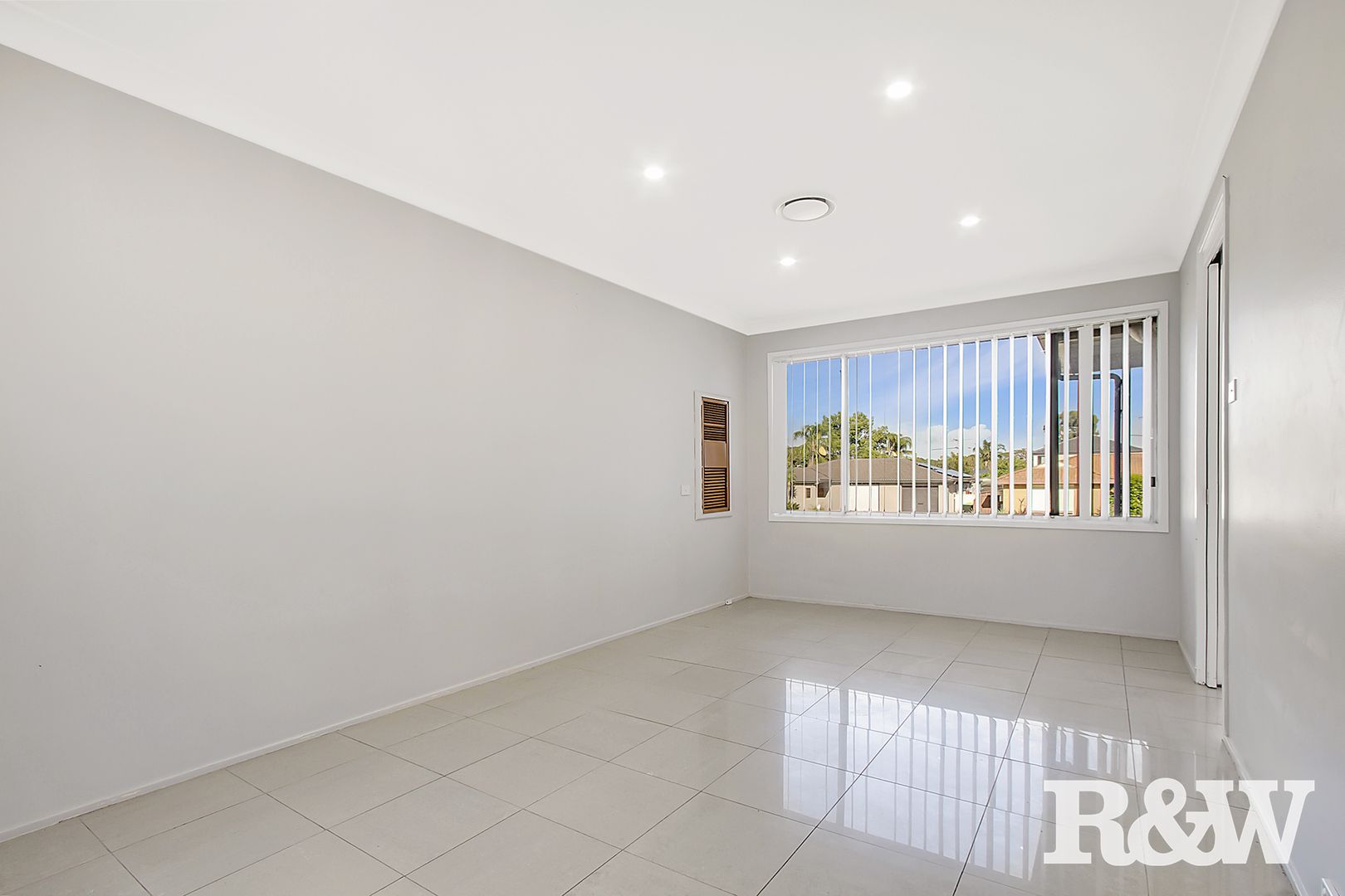 14 Alpine Circuit, St Clair NSW 2759, Image 2