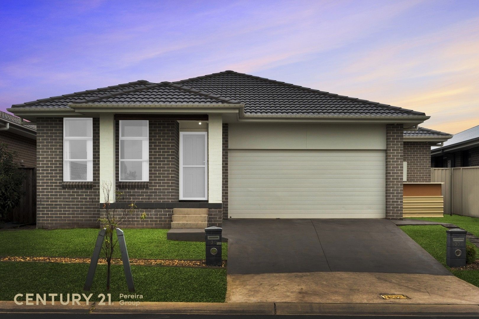 4 bedrooms House in 30 Longhurst Street ORAN PARK NSW, 2570