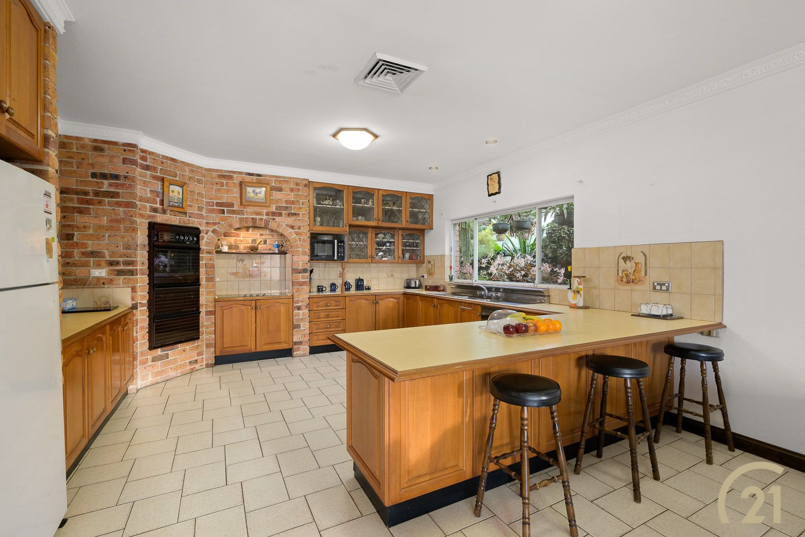 8 Ferraro Close, Edensor Park NSW 2176, Image 2