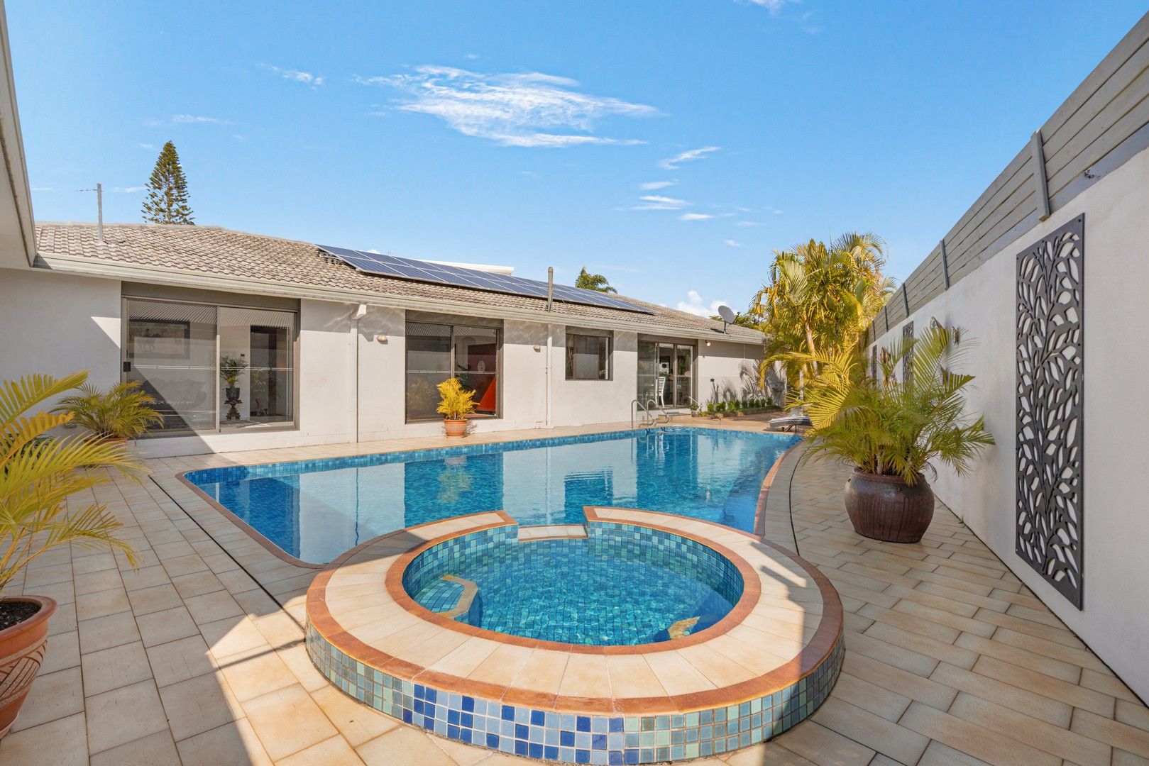 4 bedrooms House in 8 Argyle Crescent SORRENTO QLD, 4217