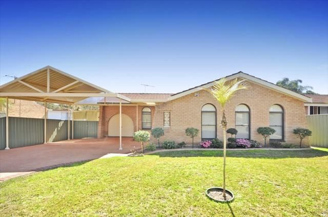 33 Fifth Avenue, Macquarie Fields NSW 2564