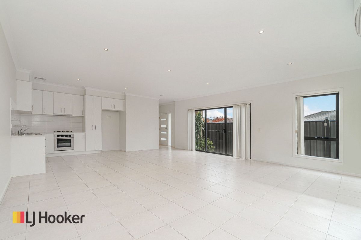 5 Densham Way, Craigieburn VIC 3064, Image 2