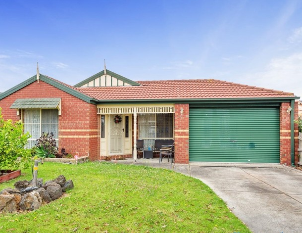 33 Gilmore Crescent, Lynbrook VIC 3975