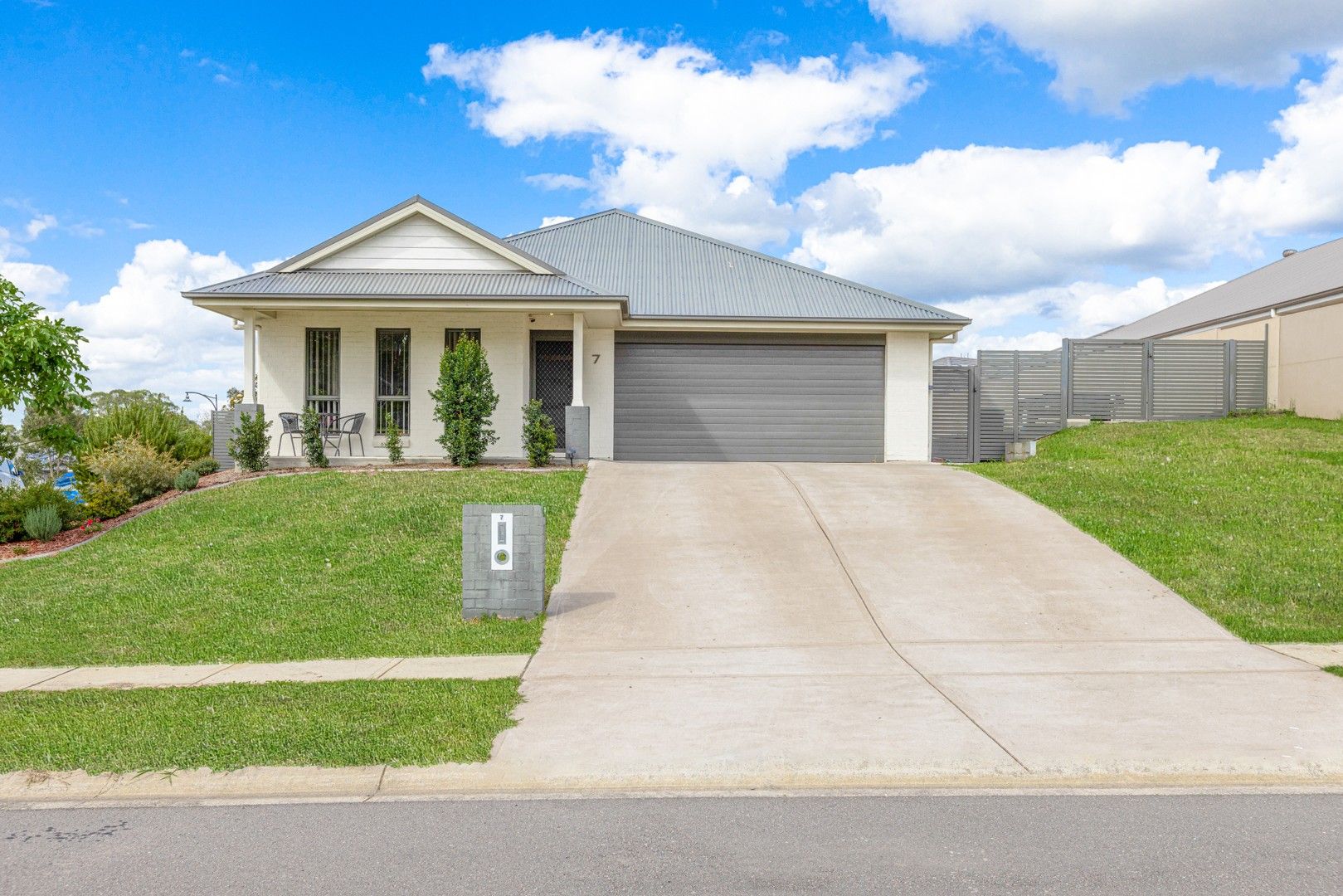 4 bedrooms House in 7 Rampling Avenue NORTH ROTHBURY NSW, 2335