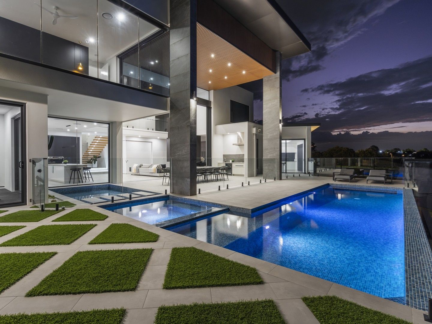 5 bedrooms House in 23 North Bank Court HELENSVALE QLD, 4212