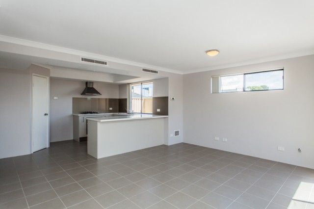 2 Vickridge Close, Beaconsfield WA 6162, Image 0