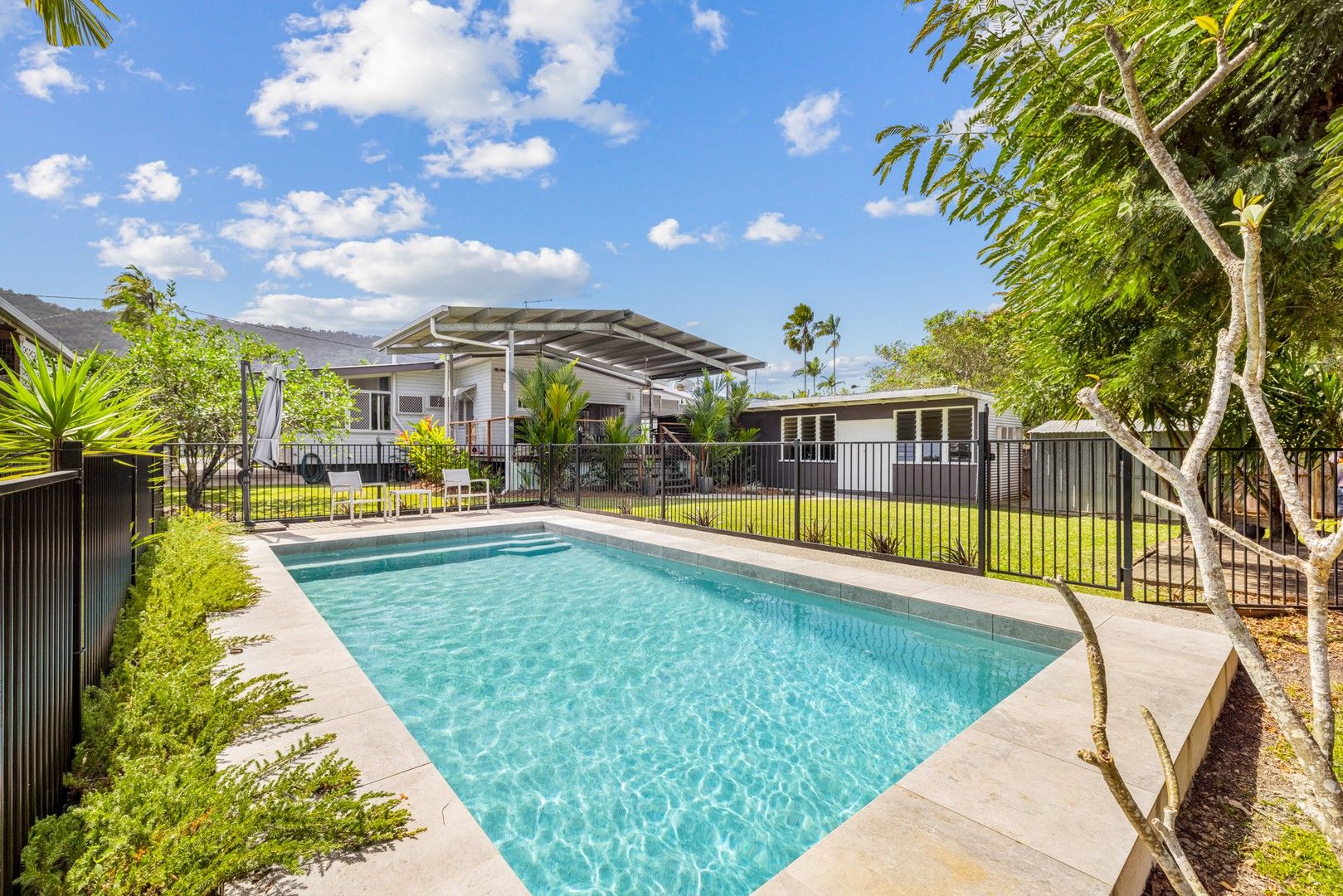 3 bedrooms House in 143 Greenslopes Street EDGE HILL QLD, 4870