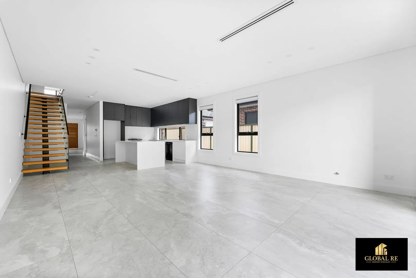 Modern Duplex Living in the Heart of Canley Heights – pohled 2