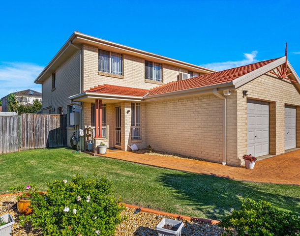 1/4 Burdekin Drive, Albion Park NSW 2527