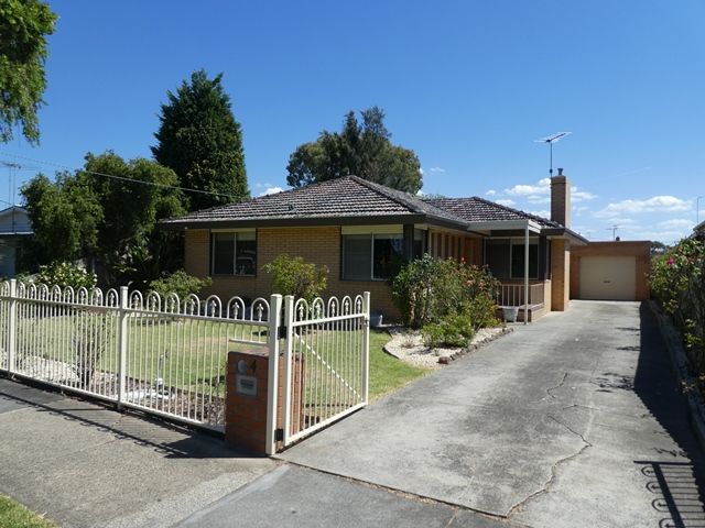 3 bedrooms House in 4 Johnston Avenue NEWCOMB VIC, 3219