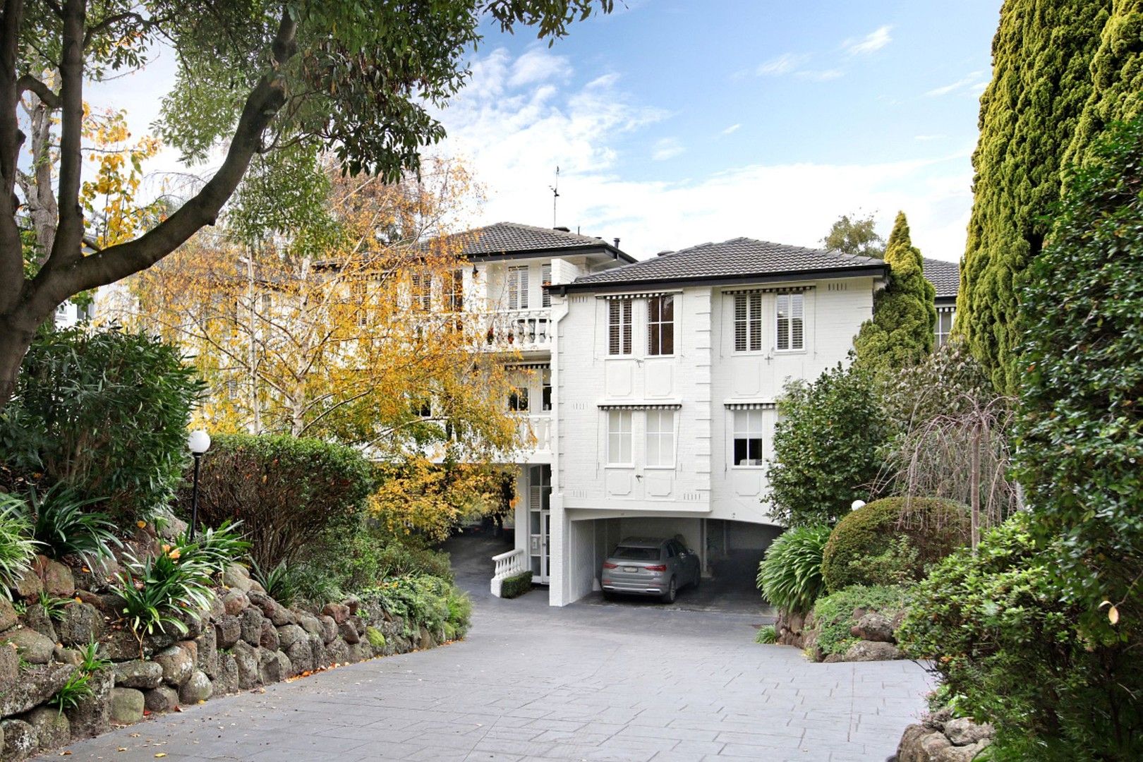 3 bedrooms Apartment / Unit / Flat in 17/6 Balwyn Road CANTERBURY VIC, 3126