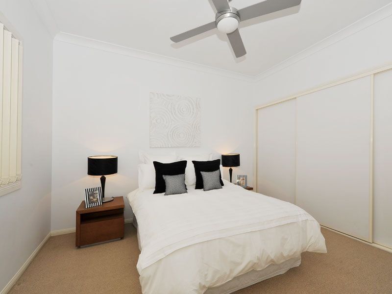 2/11 Beatrice Street, Hawthorne QLD 4171, Image 2