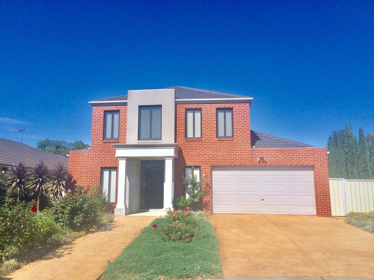 3 bedrooms House in 4 Muirhead Gardens CAROLINE SPRINGS VIC, 3023